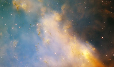 Der Dumbbell Nebel, die Asche, die ein sterbender Stern in den Weltraum bläst (Foto NASA und Hubble Heritage Team)